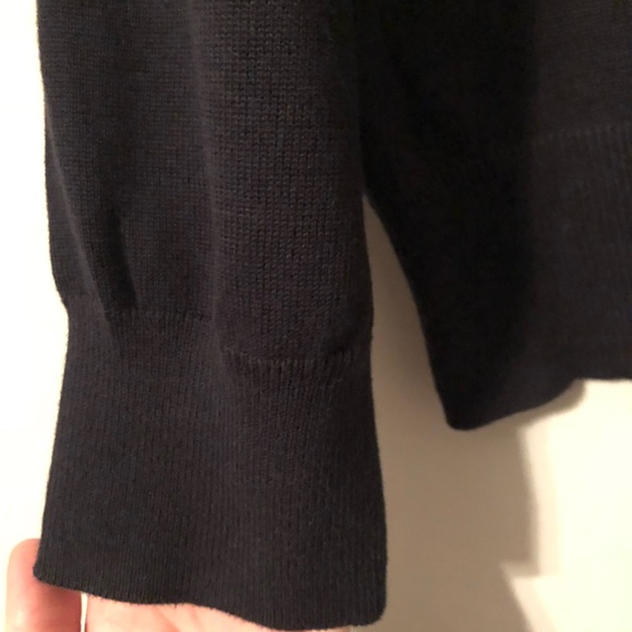 Gap Men’s V-neck Sweater - Picture 5 of 8